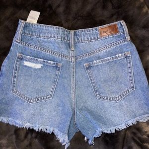 Hollister size 5 like new jean shorts